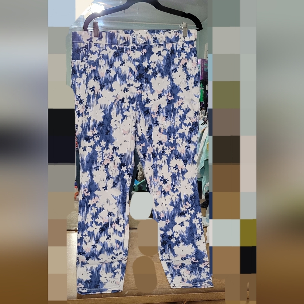 Time and Tru Blue and White Patterned Pants